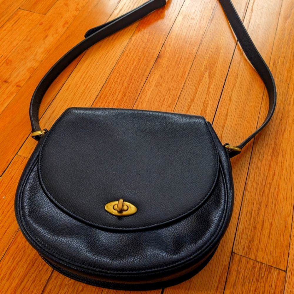 Vintage navy coach crossbody